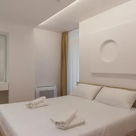 Belleview 8 Apartment